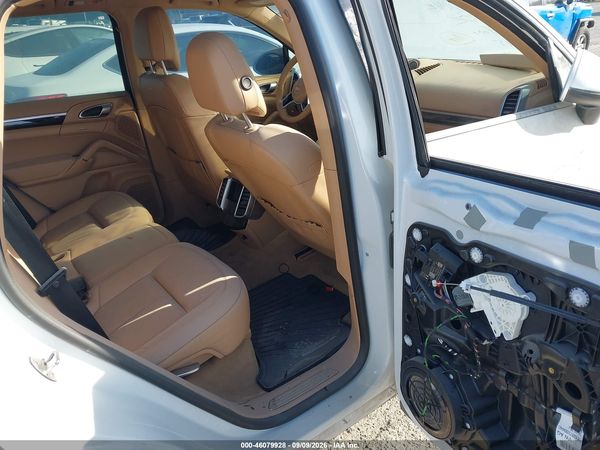 2016 PORSCHE CAYENNE