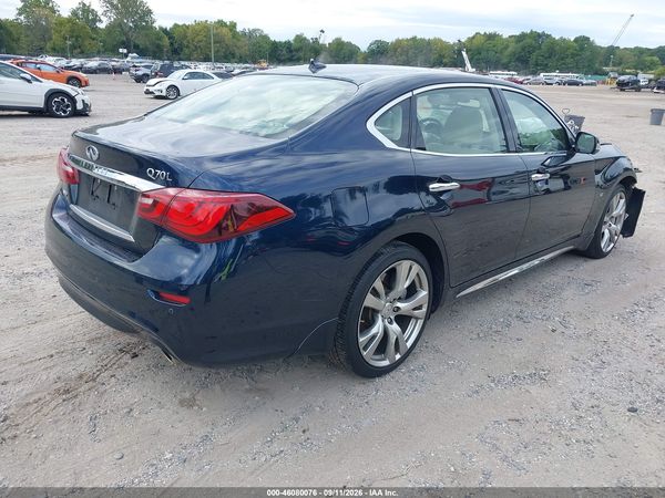 2017 INFINITI Q70L 3.7X — I4