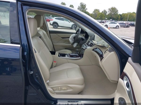 2017 INFINITI Q70L 3.7X — I5