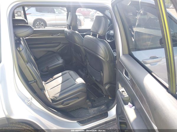 2025 JEEP GRAND CHEROKEE L LIMITED 4X4 — I8