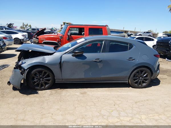 2022 MAZDA MAZDA3 CARBON EDITION — I117