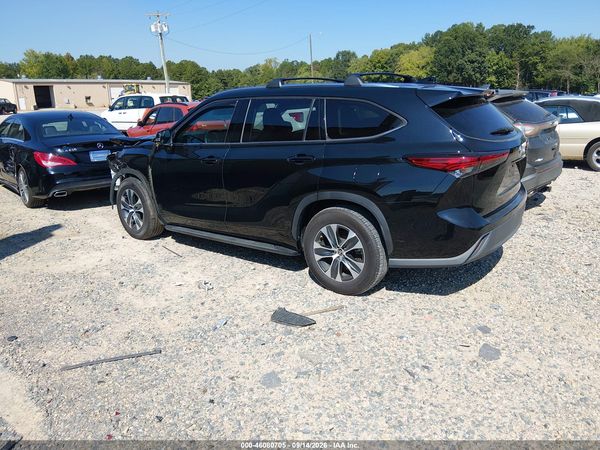 2021 TOYOTA HIGHLANDER XLE — I3