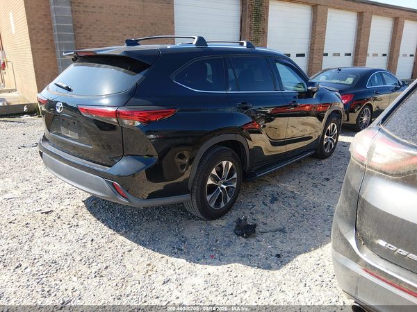 2021 TOYOTA HIGHLANDER XLE — I4