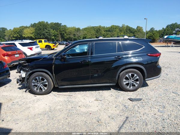 2021 TOYOTA HIGHLANDER XLE — I117