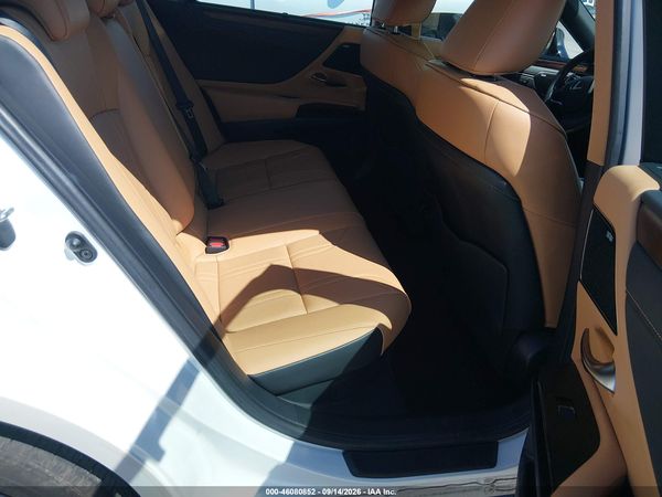 2024 LEXUS ES 300H ULTRA LUXURY — I8