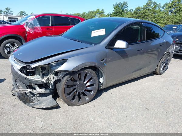 2025 TESLA MODEL Y — I2