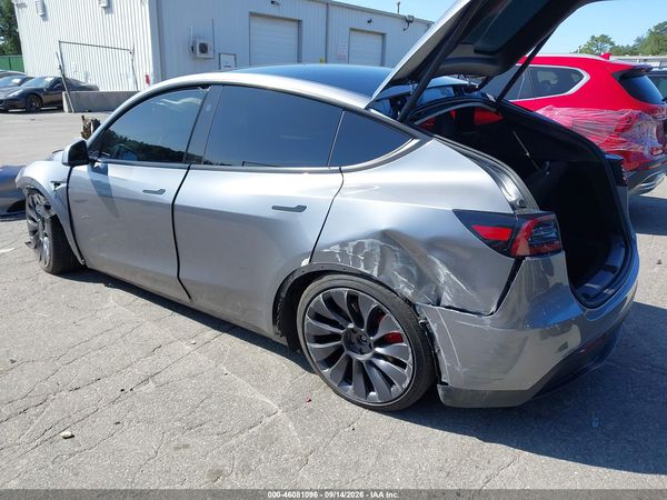 2025 TESLA MODEL Y — I3