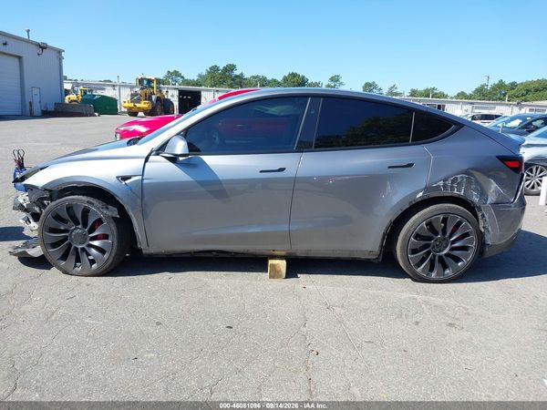2025 TESLA MODEL Y — I117