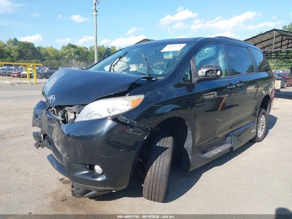 2015 TOYOTA SIENNA — I2