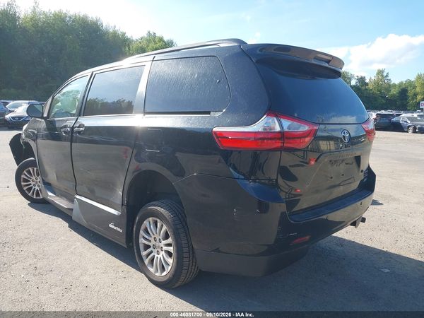 2015 TOYOTA SIENNA XLE 8 PASSENGER — I3