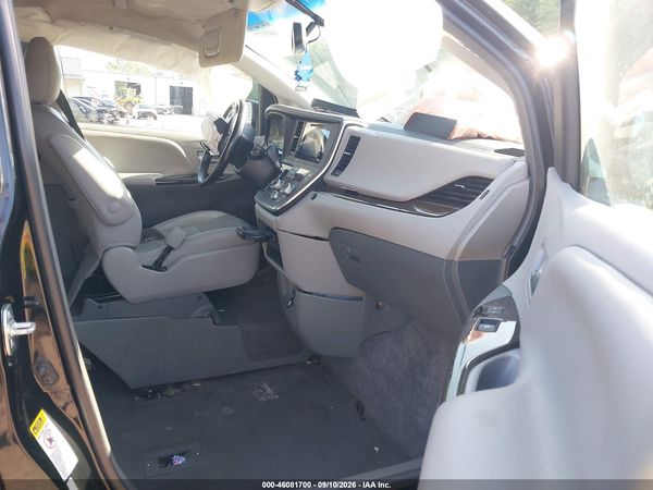 2015 TOYOTA SIENNA XLE 8 PASSENGER — I5