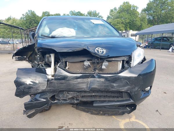 2015 TOYOTA SIENNA XLE 8 PASSENGER — I6