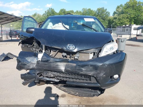 2015 TOYOTA SIENNA XLE 8 PASSENGER — I115