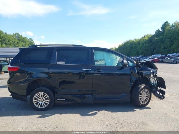2015 TOYOTA SIENNA XLE 8 PASSENGER — I116