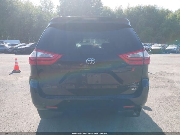 2015 TOYOTA SIENNA XLE 8 PASSENGER — I119