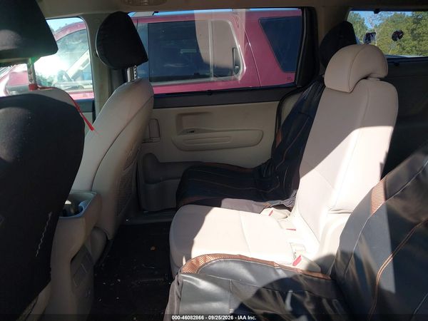2016 KIA SEDONA LX — I8