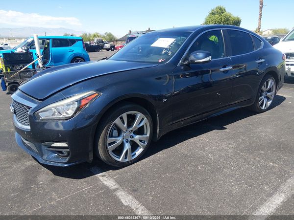 2019 INFINITI Q70 — I2
