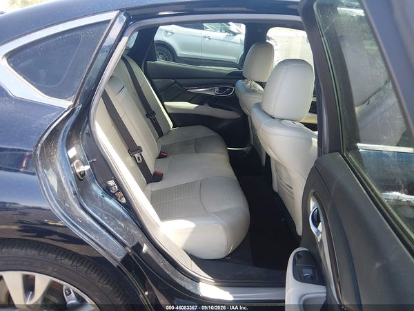 2019 INFINITI Q70 3.7 LUXE — I8