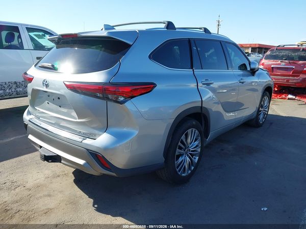2021 TOYOTA HIGHLANDER PLATINUM — I4