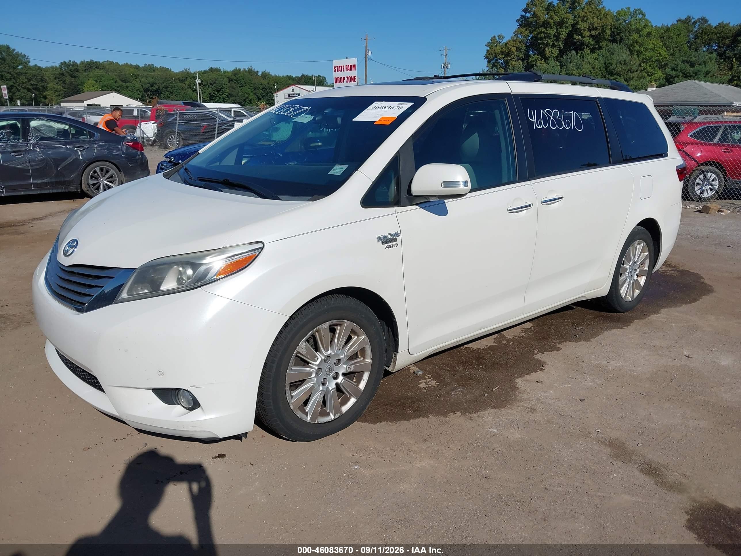 2016 TOYOTA SIENNA — I2