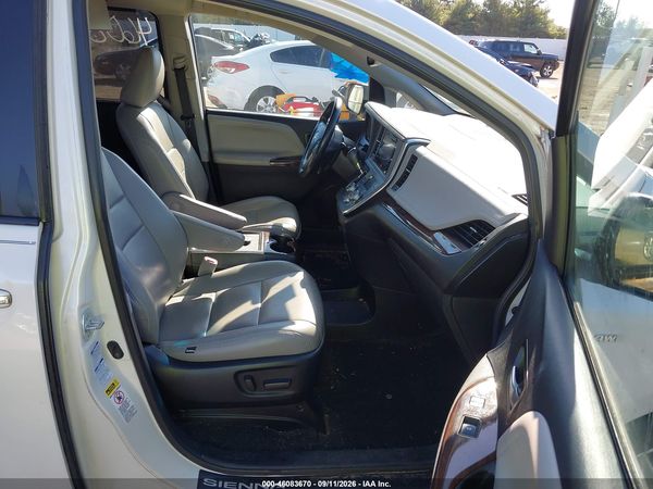 2016 TOYOTA SIENNA — I5