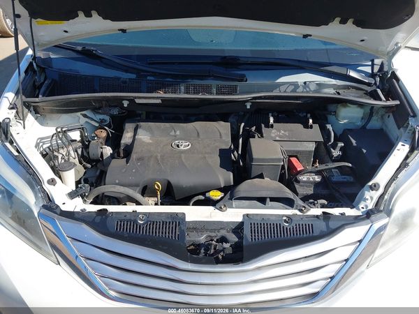 2016 TOYOTA SIENNA — I10