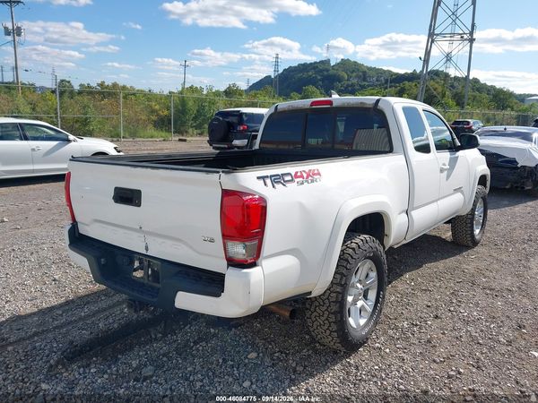 2017 TOYOTA TACOMA — I4