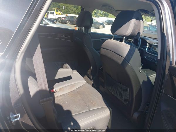 2016 KIA SORENTO 2.4L LX — I8