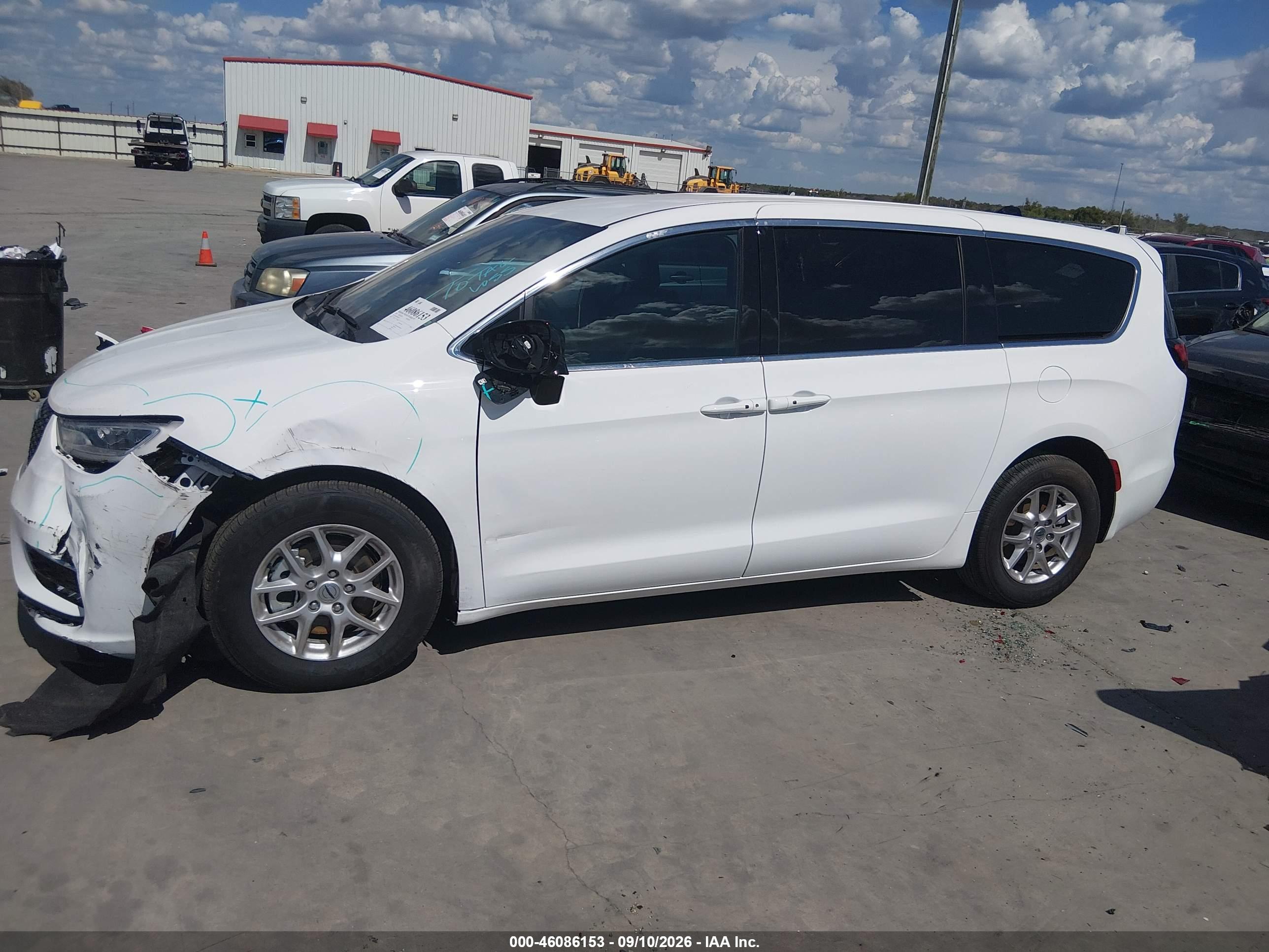 2025 CHRYSLER PACIFICA SELECT