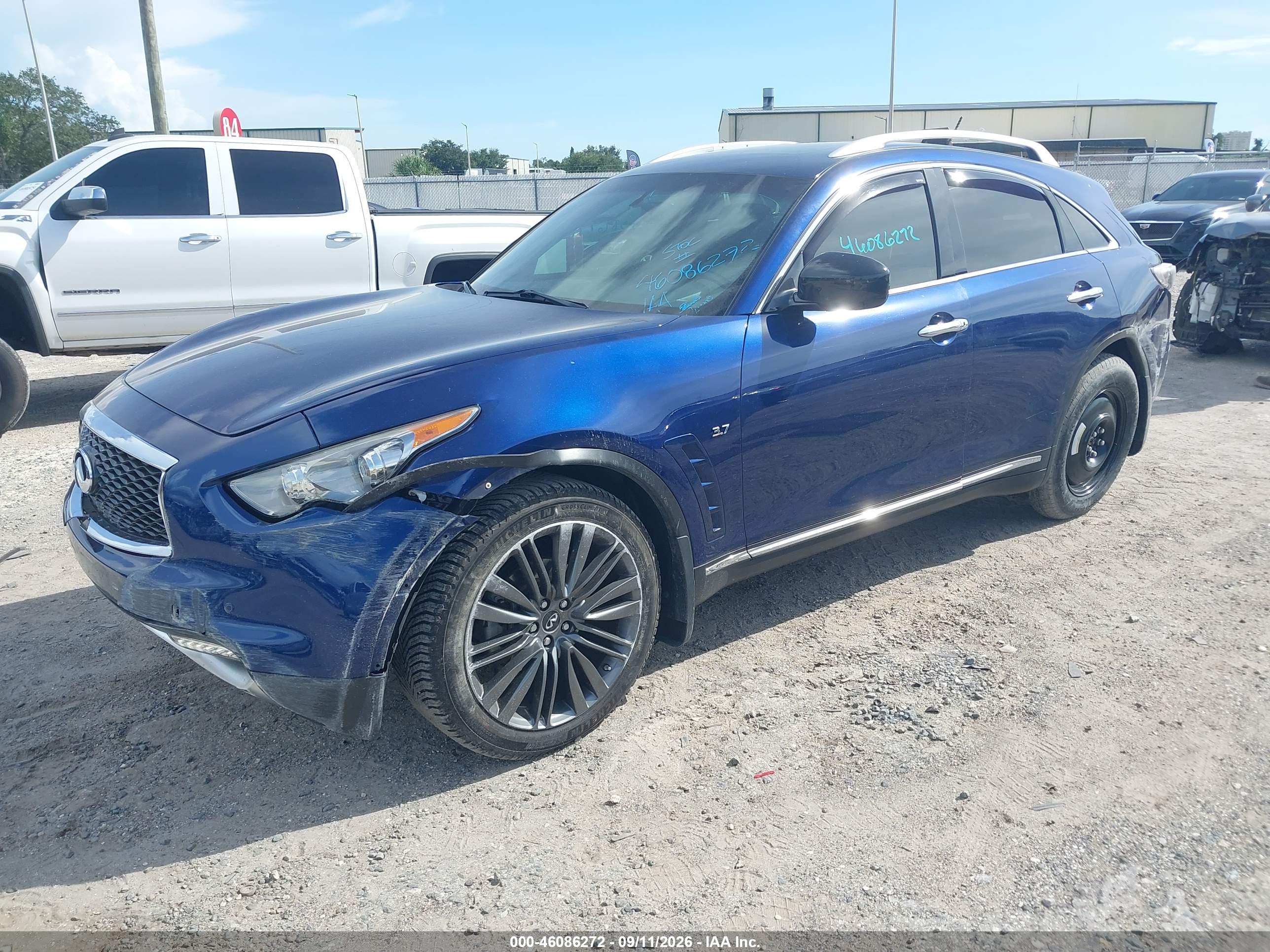 2017 INFINITI QX70 — I2