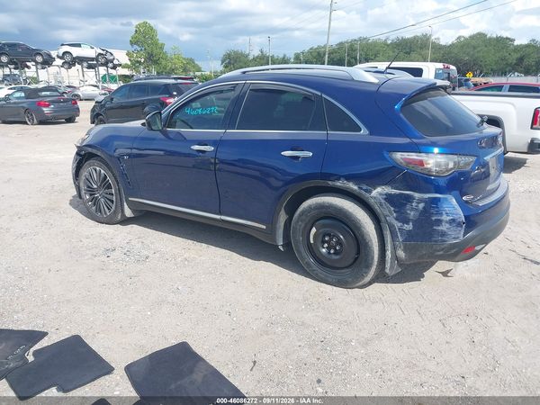 2017 INFINITI QX70 — I3