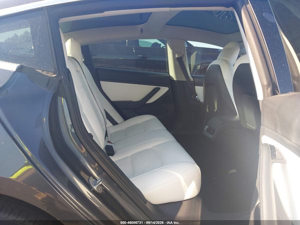 2020 TESLA MODEL 3 — I8