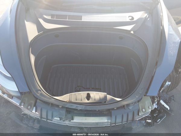 2020 TESLA MODEL 3 — I10