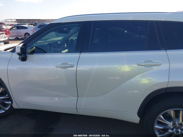 2021 TOYOTA HIGHLANDER LIMITED — I117