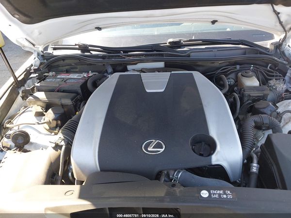 2016 LEXUS IS 350 — I10