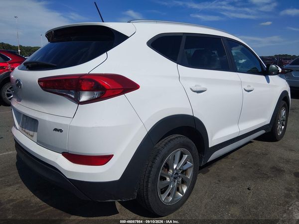 2017 HYUNDAI TUCSON SE — I4