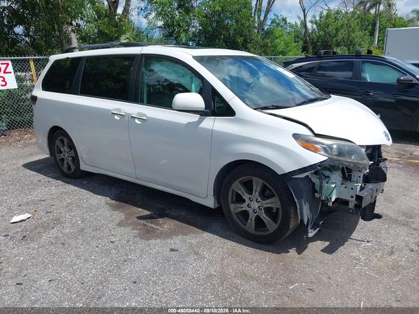 2017 TOYOTA SIENNA SE PREMIUM 8 PASSENGER — I1
