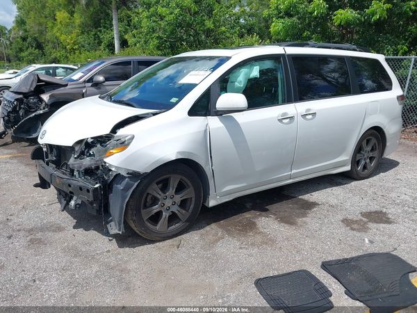 2017 TOYOTA SIENNA — I2