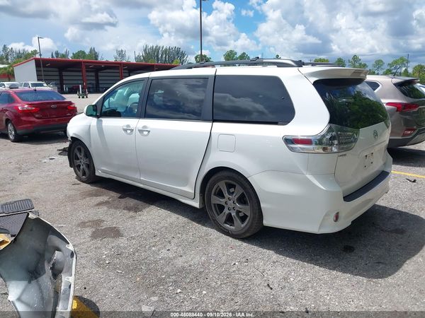 2017 TOYOTA SIENNA SE PREMIUM 8 PASSENGER — I3
