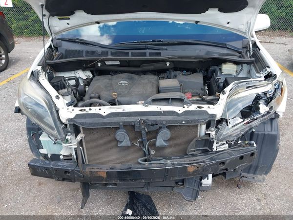 2017 TOYOTA SIENNA SE PREMIUM 8 PASSENGER — I10
