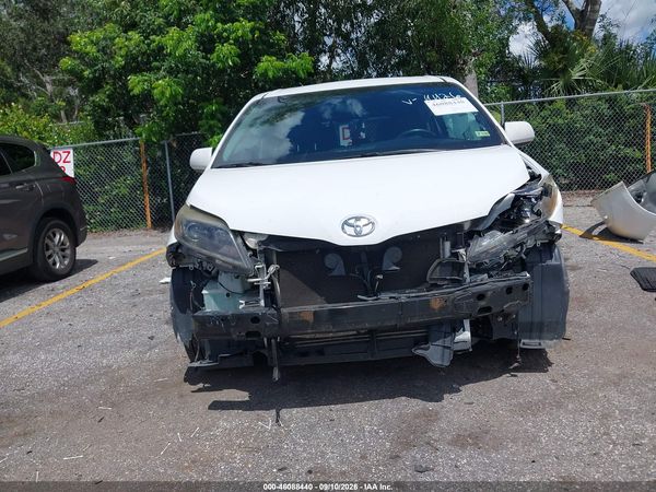 2017 TOYOTA SIENNA SE PREMIUM 8 PASSENGER — I115