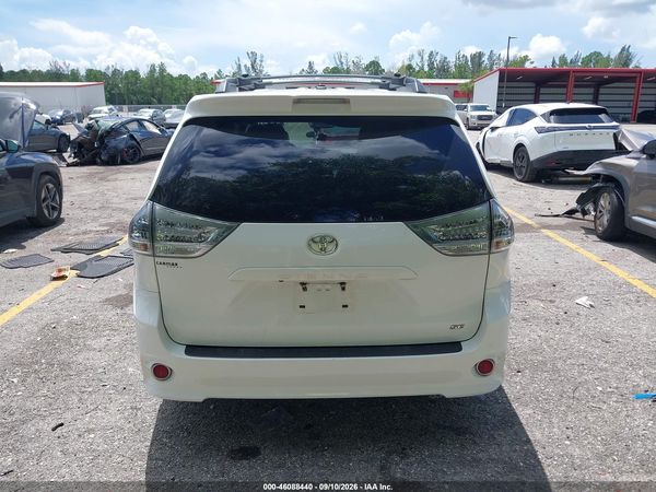 2017 TOYOTA SIENNA SE PREMIUM 8 PASSENGER — I119