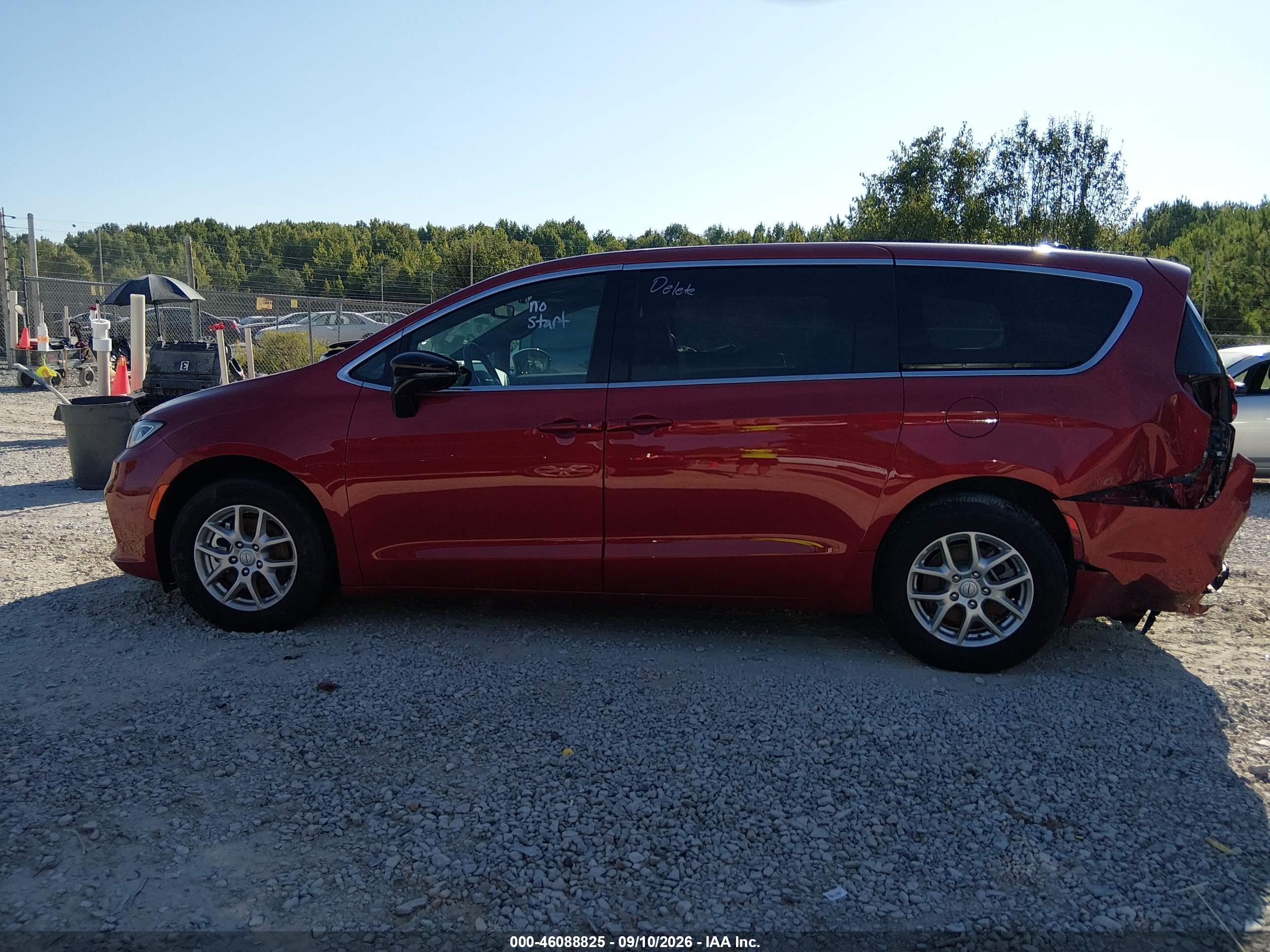 2025 CHRYSLER PACIFICA SELECT