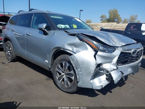 2022 TOYOTA HIGHLANDER XLE — I1