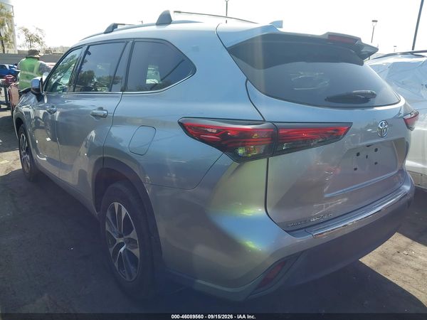 2022 TOYOTA HIGHLANDER XLE — I3