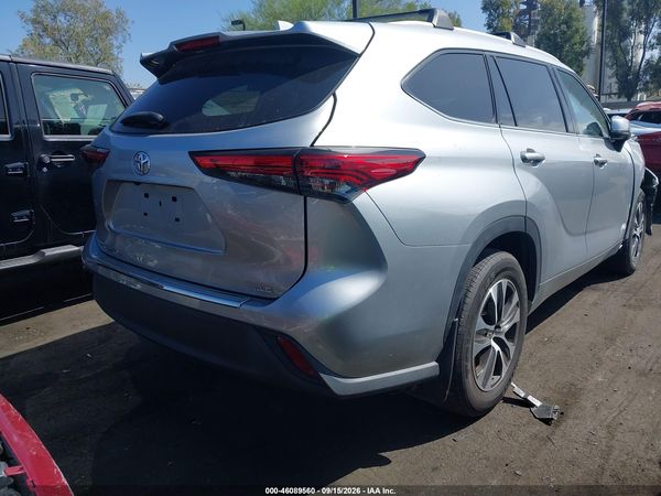 2022 TOYOTA HIGHLANDER XLE — I4