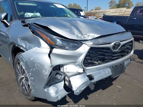 2022 TOYOTA HIGHLANDER XLE — I6