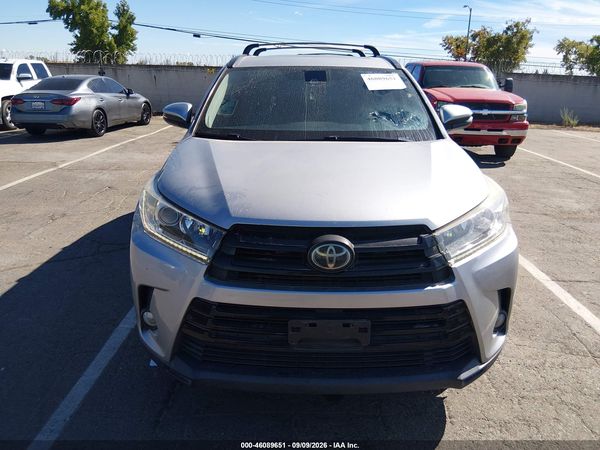 2017 TOYOTA HIGHLANDER SE
