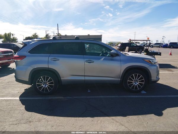 2017 TOYOTA HIGHLANDER SE