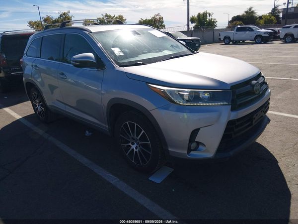 2017 TOYOTA HIGHLANDER SE